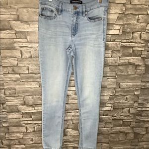 Calvin Klein Mid-rise Skinny jeans size 26 (W607)